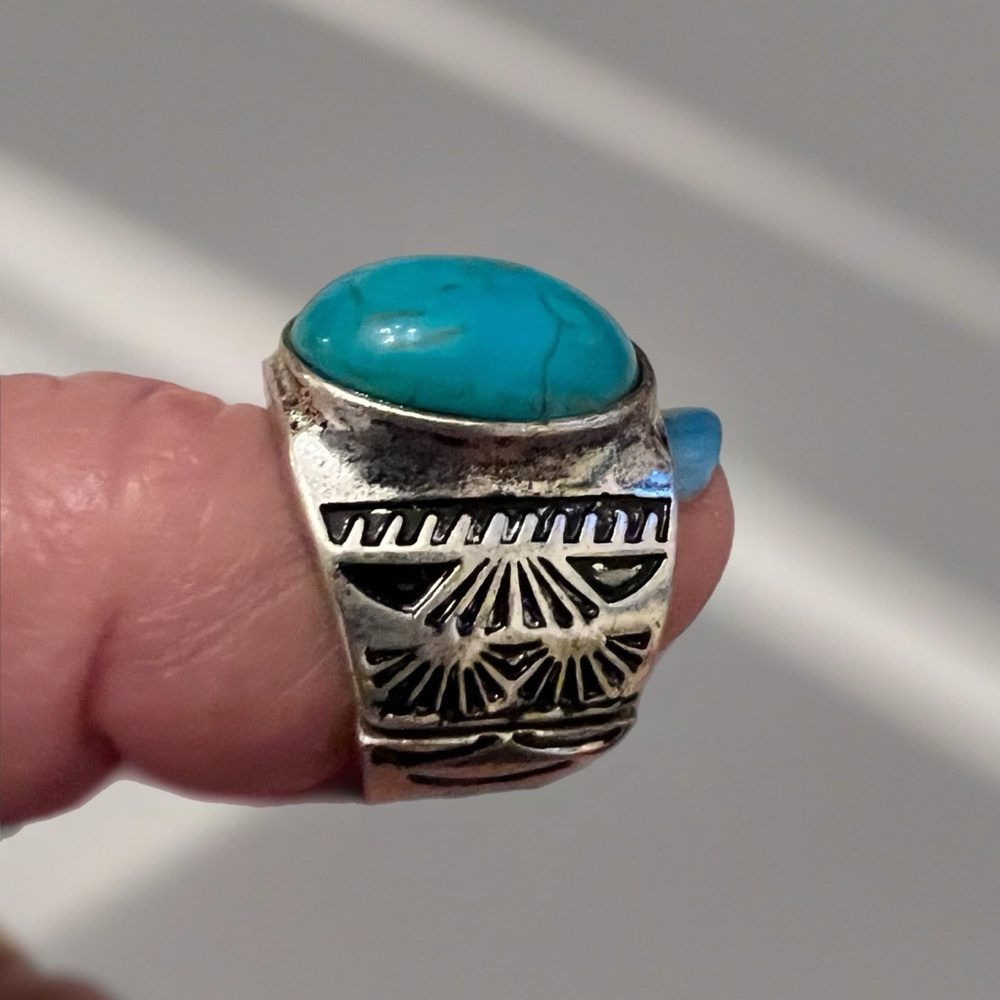 ❤️❤️SALE❤️❤️ Tipi OS Adjustable Turquoise Silvertone I Ring NWT - Picture 2 of 6